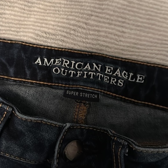 American Eagle MIDI Super Stretch Dark Washed Jean Shorts Size 4 - Picture 3 of 7